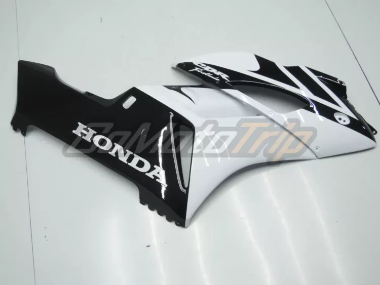 2004-2005-Honda-CBR1000RR-White-Black-Bodywork-11