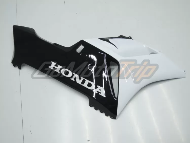 2004-2005-Honda-CBR1000RR-White-Black-Bodywork-15