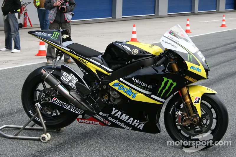 2004-2006-YZF-R1-Monster-Yamaha-Tech3