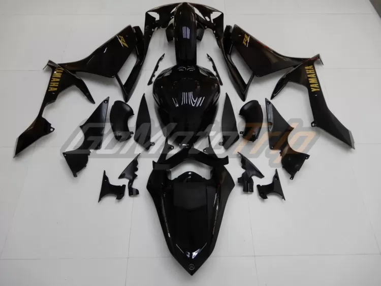 2008-Yamaha-YZF-R1-Raven-Glossy-Black-Fairing-5