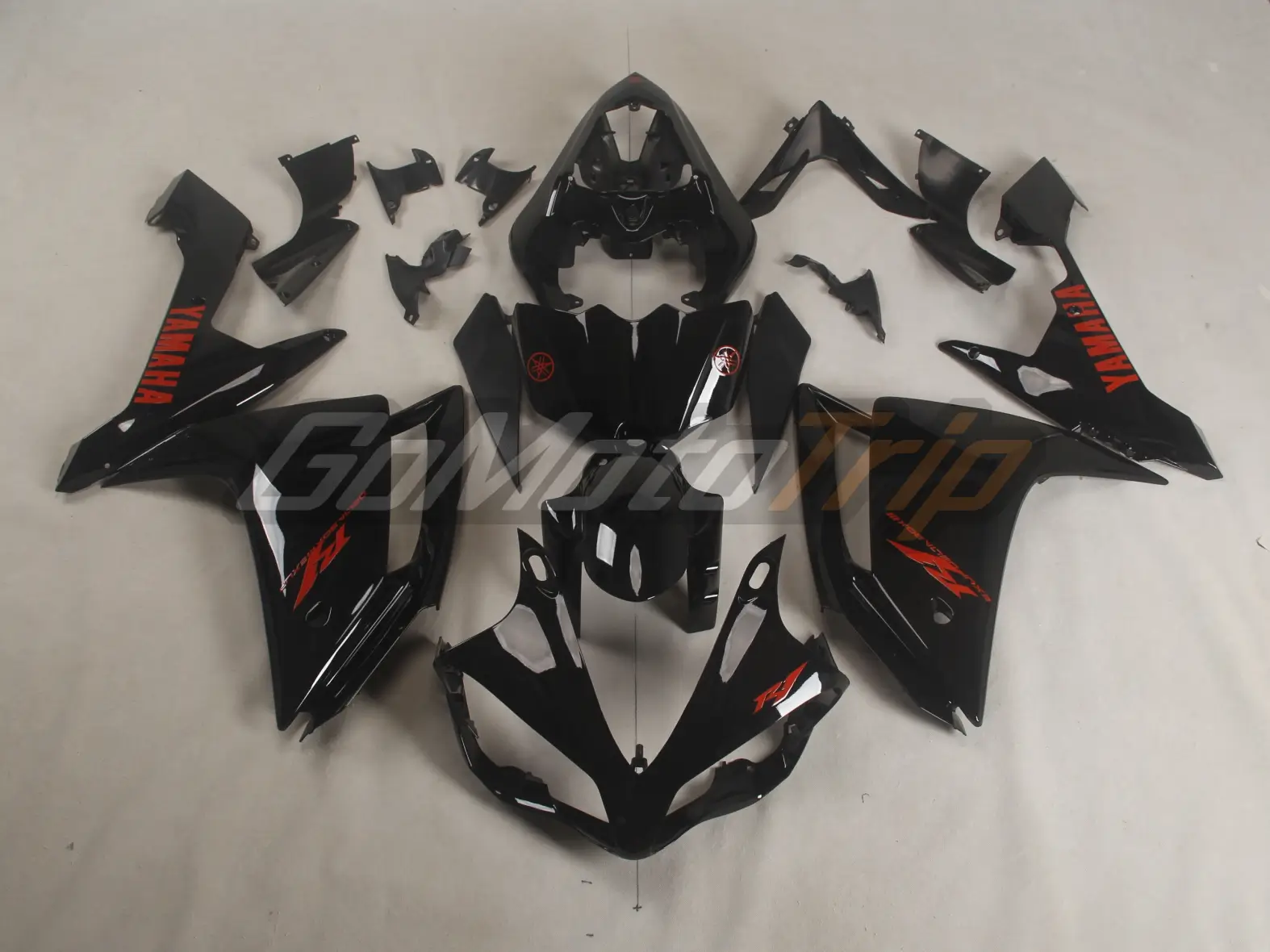 2008-Yamaha-YZF-R1-Raven-Glossy-Black-Red-Fairing-1