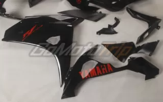 2008-Yamaha-YZF-R1-Raven-Glossy-Black-Red-Fairing-9
