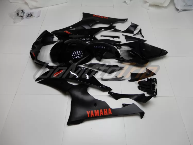 2008 Yamaha Yzf R6 Black Fairing 4