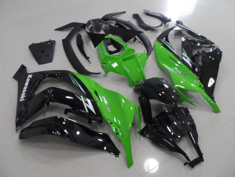 2014-Kawasaki-Ninja-ZX-10R-Black-Green-Fairing-2