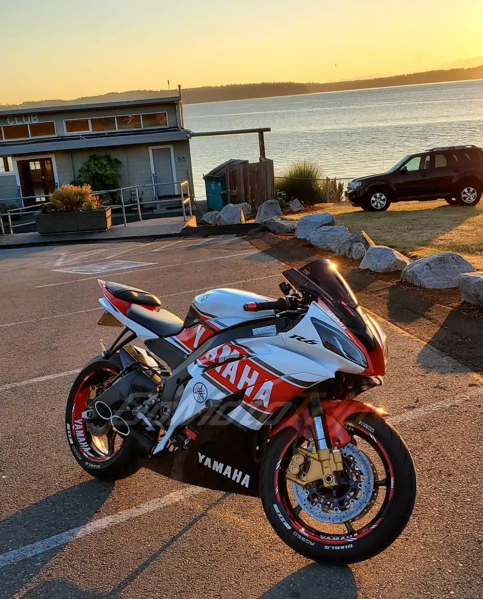 Rider Review 146057 John - 2012 Yamaha YZF-R6 WGP 50th Anniversary Custom Fairing 3