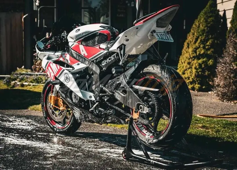 Rider Review 146057 John - 2012 Yamaha YZF-R6 WGP 50th Anniversary Custom Fairing 8