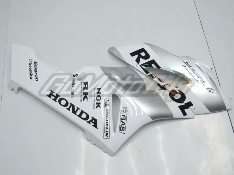 2004-2005-Honda-CBR1000RR-Silver-White-Repsol-Fairing-11