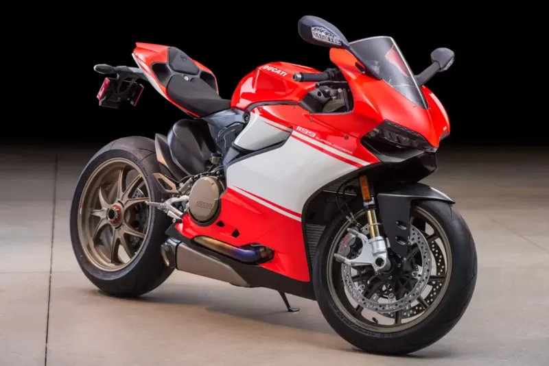 2014-Ducati-1199-Superleggera