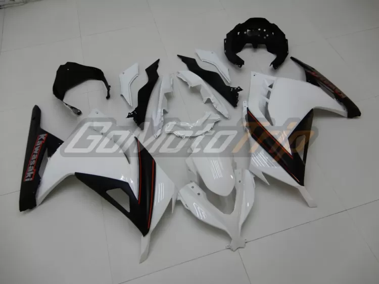 2014-Kawasaki-Ninja-300-Pearl-White-Fairing-12