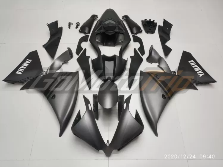 2014-Yamaha-YZF-R1-Matte-Gray-Fairing-14