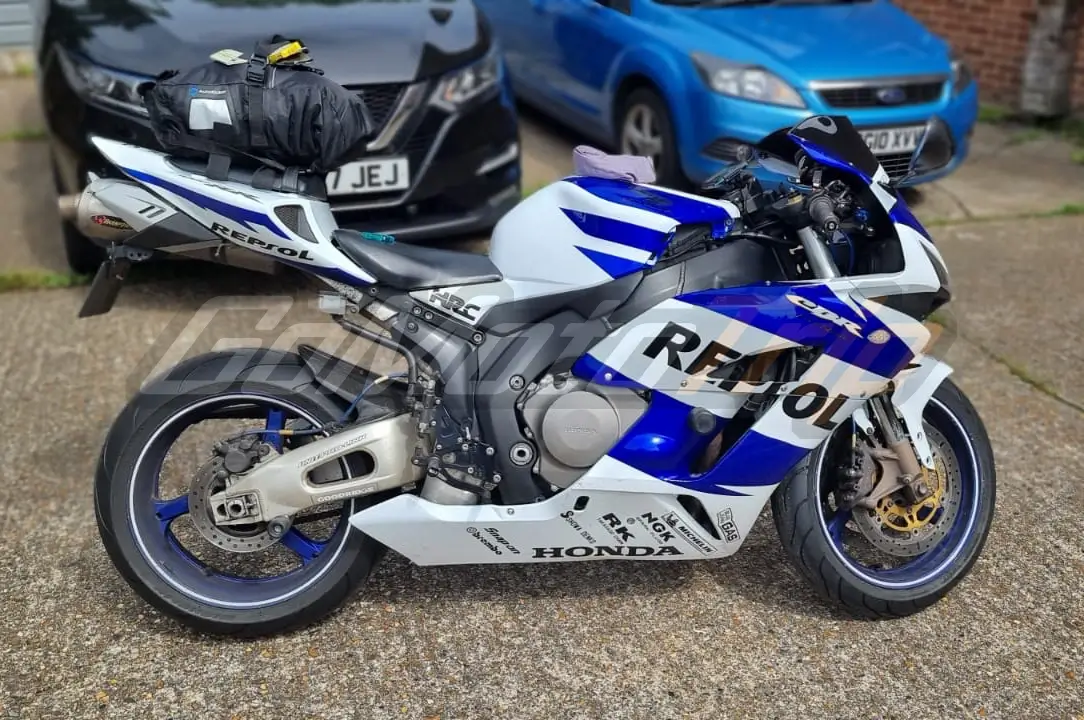 Rider-Review-103784-Sean-CBR1000RR-Blue-White-Repsol-Fairing-1
