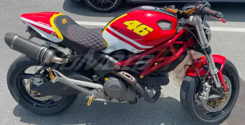 Rider-Review-103865-Dominic-Ducati-Monster-Rossi-Fairing