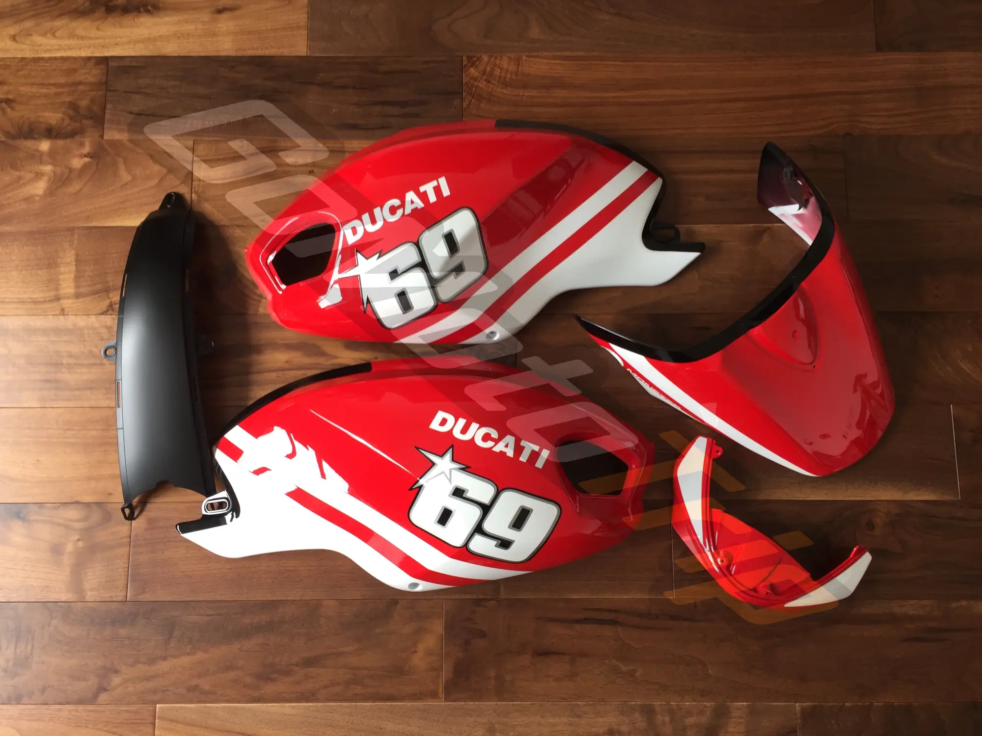 Rider-Review-Masha-Ducati-Monster-Nicky-Hayden-Fairing-1