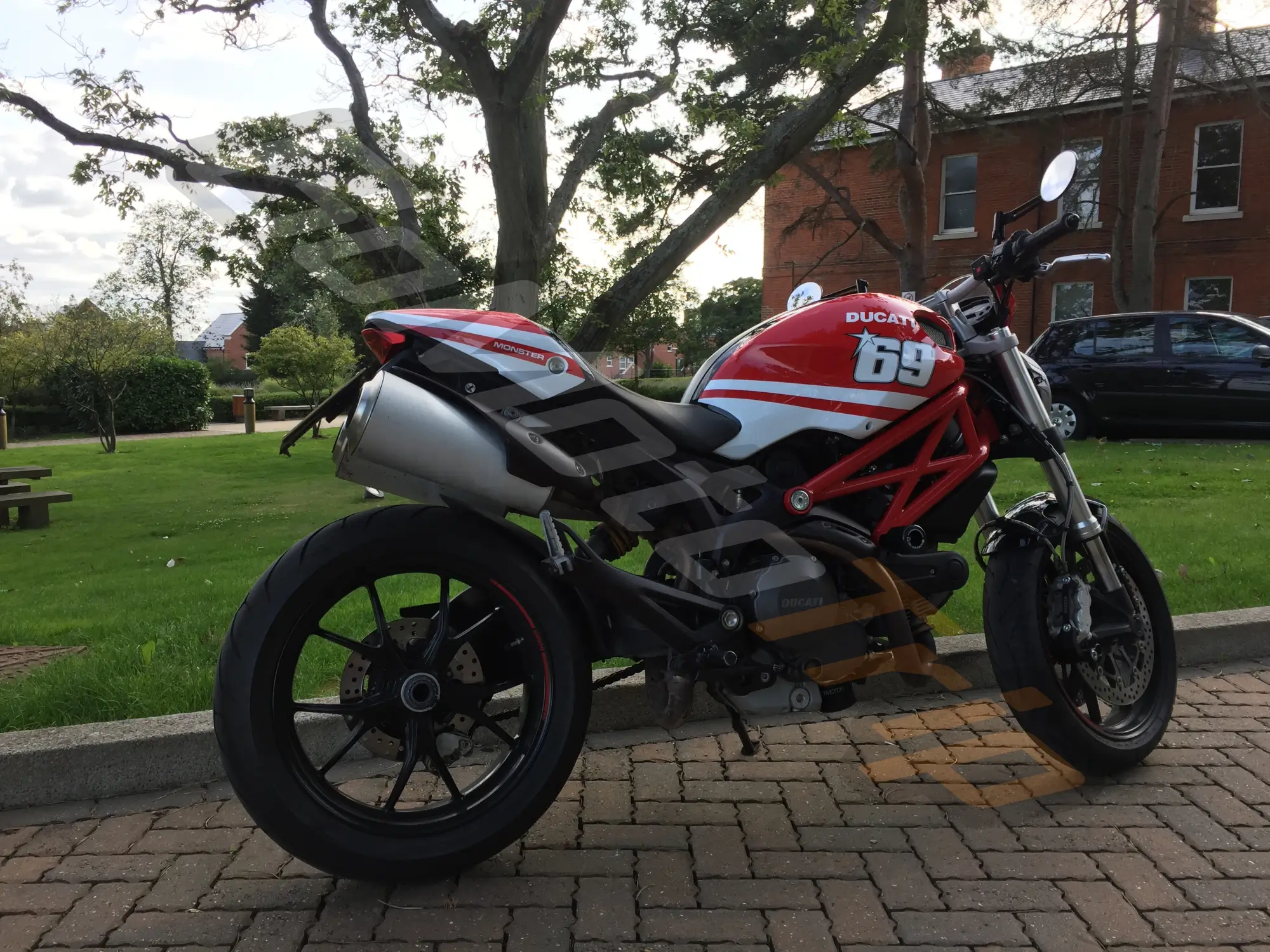 Rider-Review-Masha-Ducati-Monster-Nicky-Hayden-Fairing-2