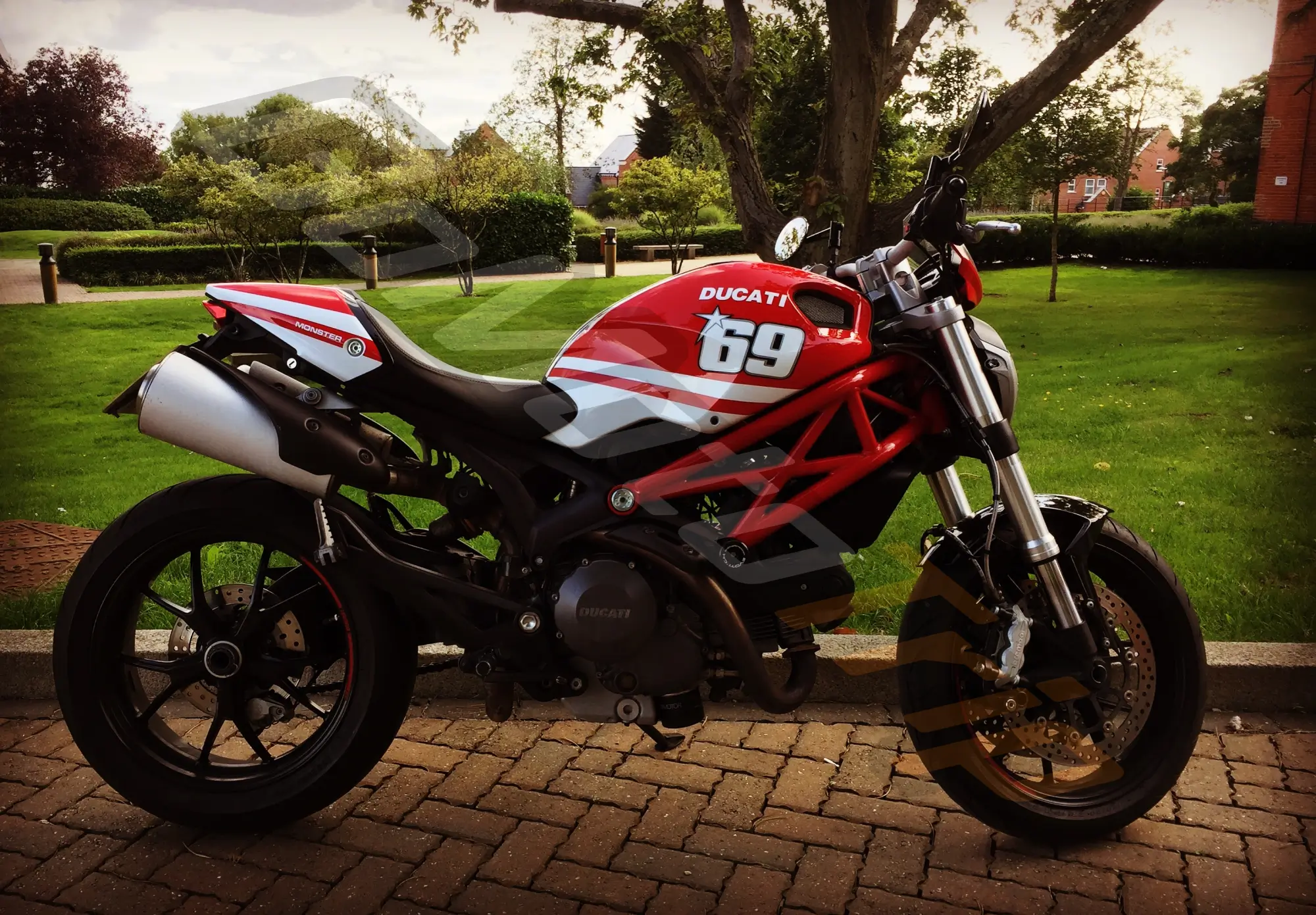 Rider-Review-Masha-Ducati-Monster-Nicky-Hayden-Fairing-3