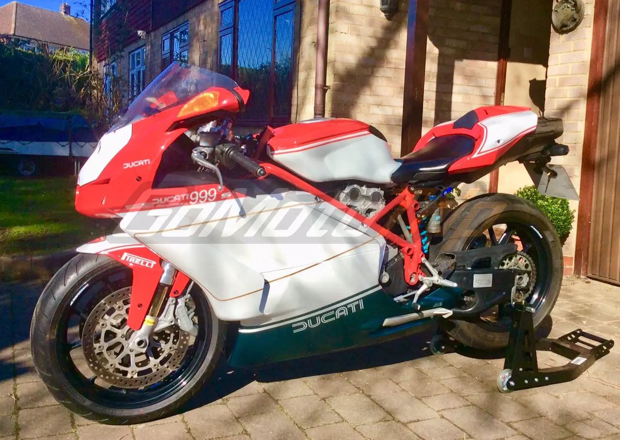 Rider-Review-Nick-Ducati-999-TriColore-Fairing-1