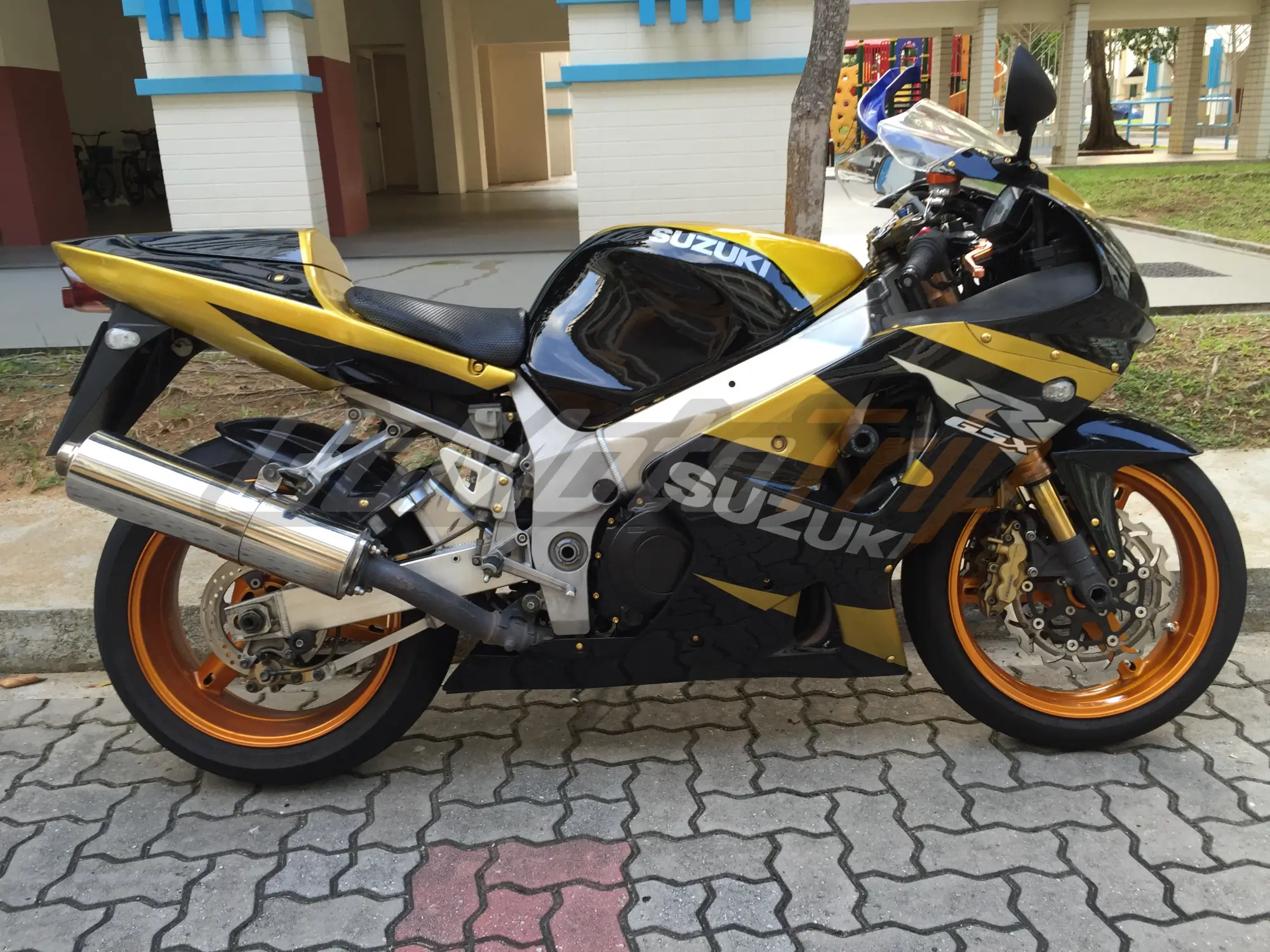 Suzuki K1 K2 Black Gold Fairing