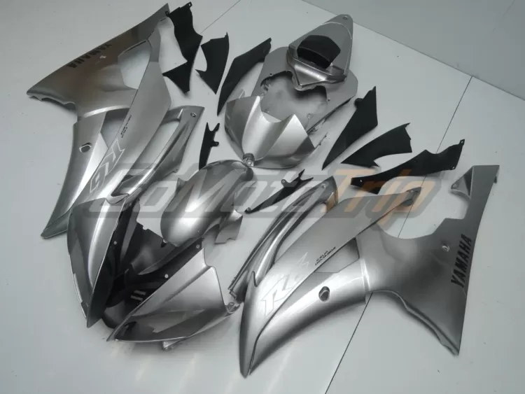 2008-Yamaha-YZF-R6-Liquid-Silver-Fairing-2