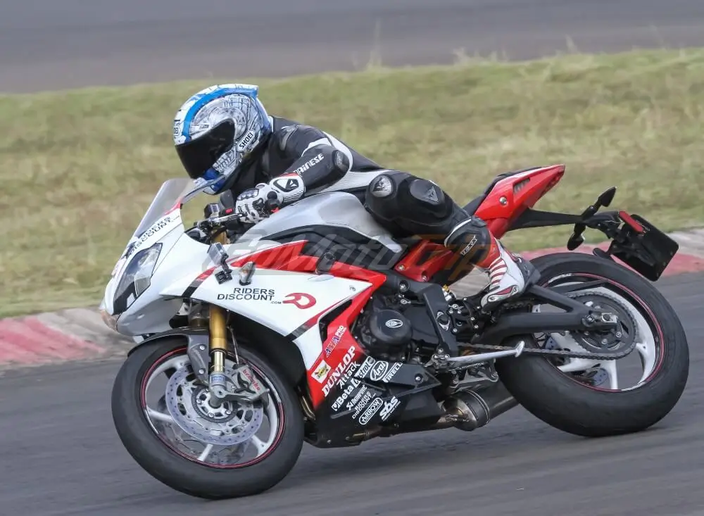 Rider-Review-Felipe-Triumph-Daytona-675-Danny-Eslick-Fairing-1