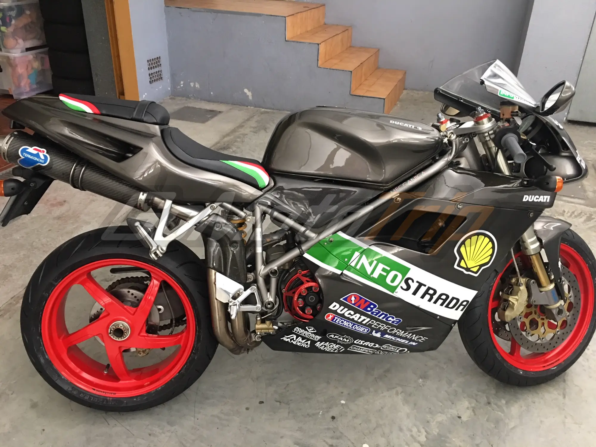 Rider-Review-Efren-Ducati-748-916-996-998-Gray-WSBK-Fairing-2