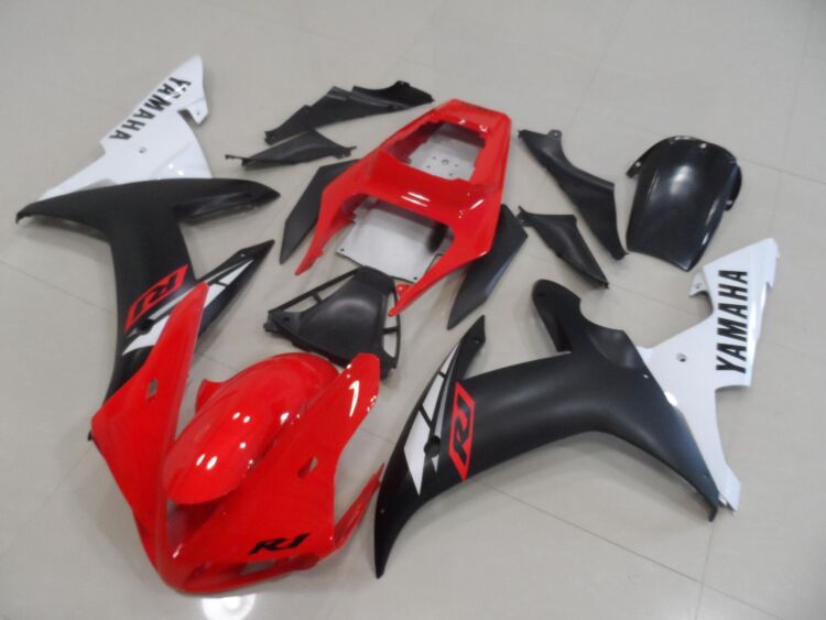 2002-2003-Yamaha-YZF-R1-Black-Red-Fairing-1