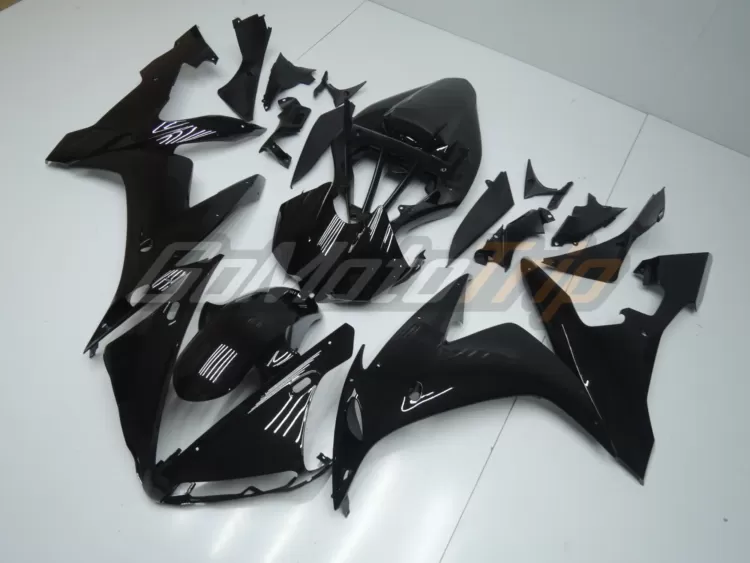 2004-2006-Yamaha-YZF-R1-Glossy-Black-Fairing-2