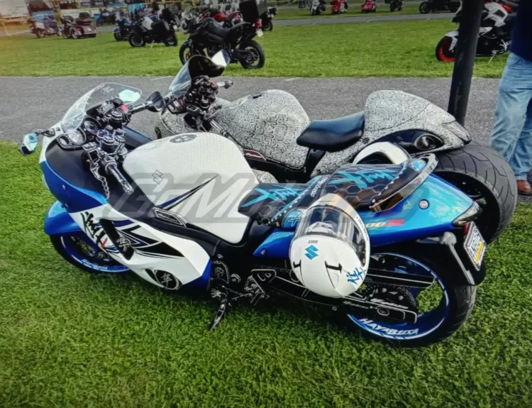 Rider-Review-91012-Rennie-Suzuki-Hayabusa-Blue-White-Fairing