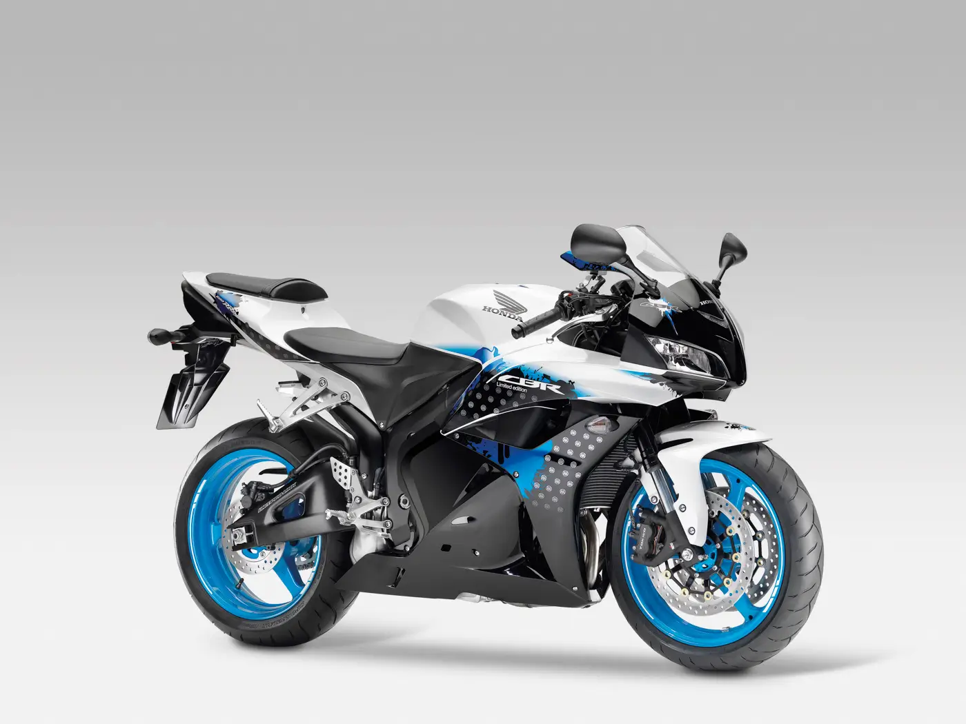 CBR-600-RR-LIMITED-EDITION-1