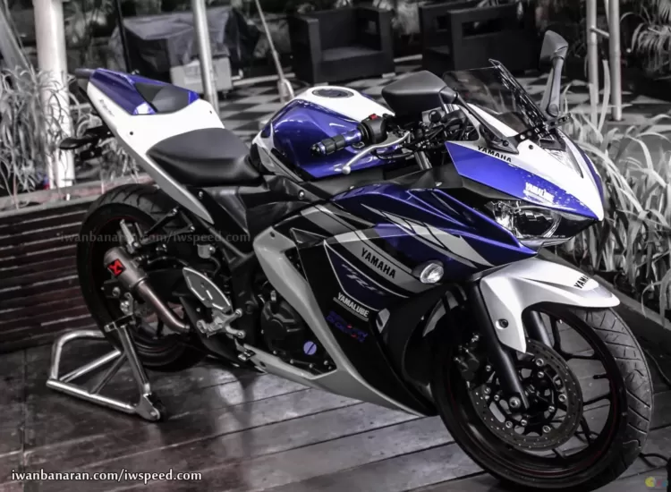 2014-2018-Yamaha-YZF-R25-MotoGP-Livery-1