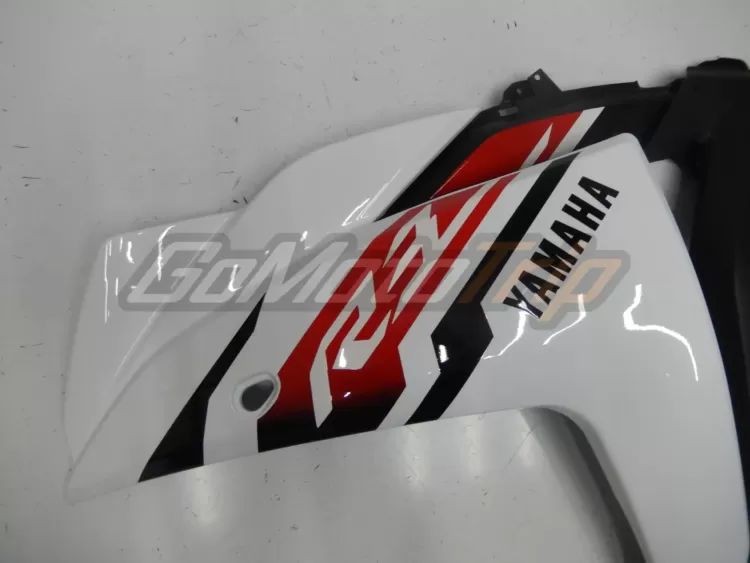 2015-Yamaha-YZF-R3-Rapid-Red-Fairing-19