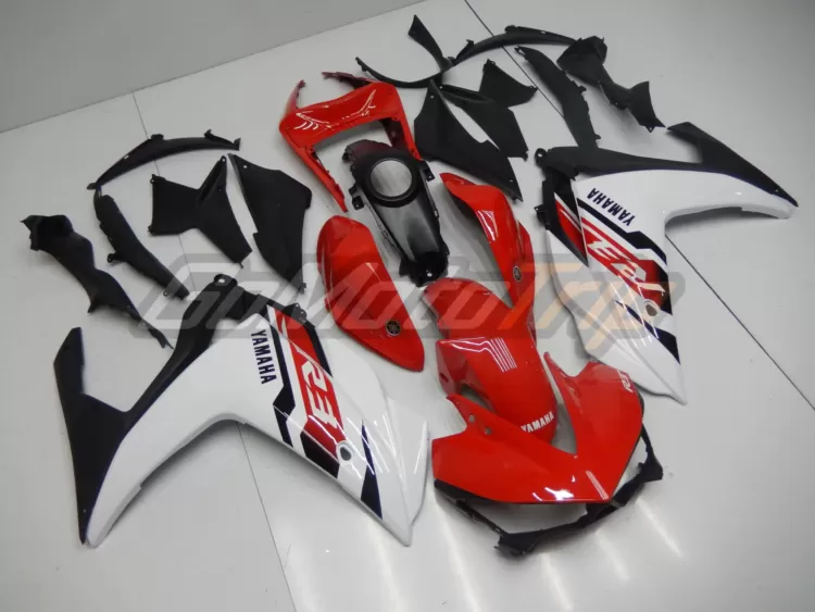 2015-Yamaha-YZF-R3-Rapid-Red-Fairing-3