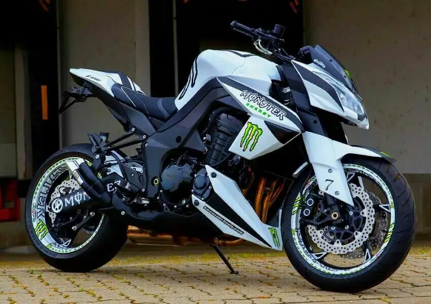 2010-2013-Kawasaki-Z1000-Monster