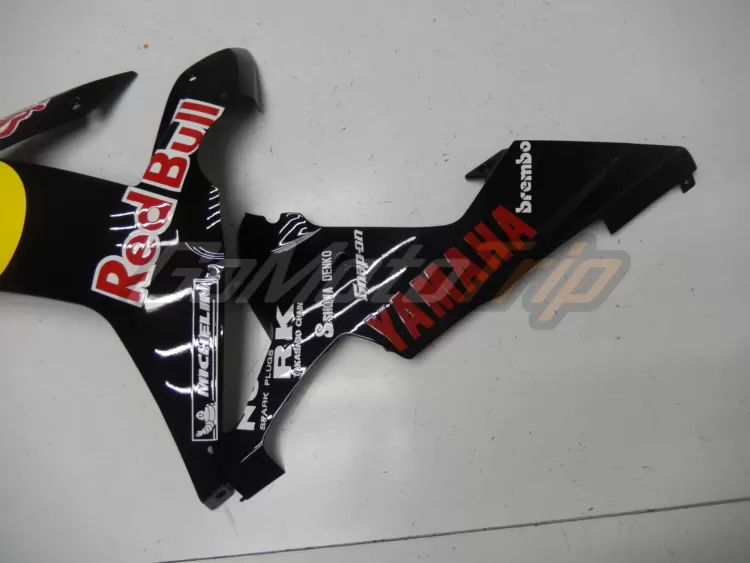 2002-2003-Yamaha-YZF-R1-Black-Red-Bull-Fairing-16