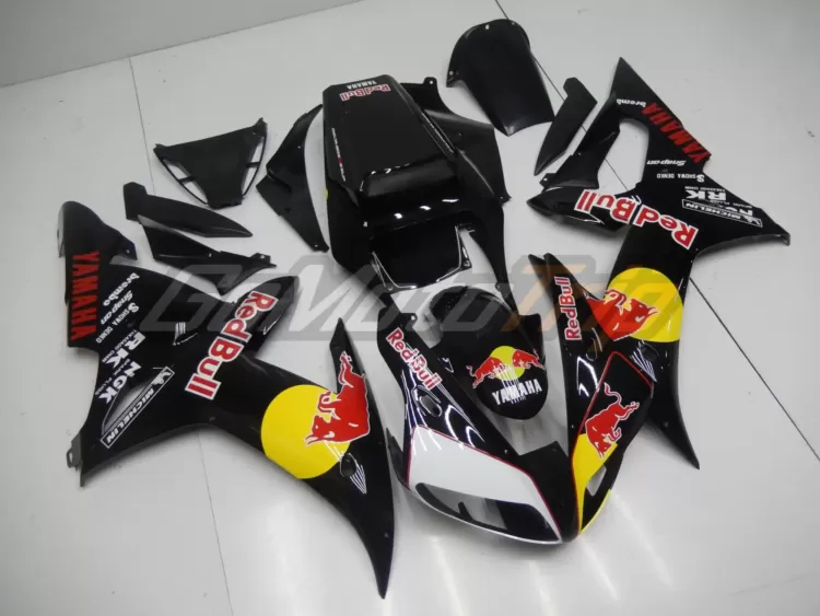 2002-2003-Yamaha-YZF-R1-Black-Red-Bull-Fairing-3