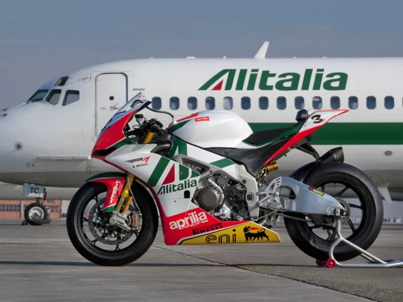 2009-2015-RSV4-Aprilia-Alitalia-2011-WSBK