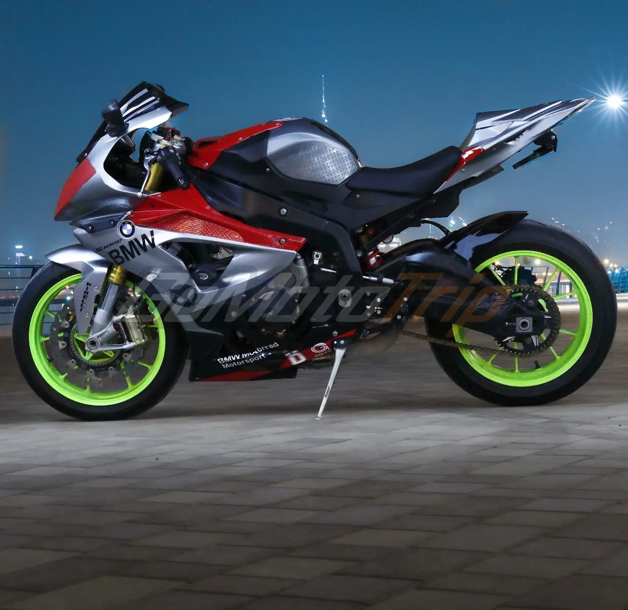 Rider-Review-Fuad-BMW-S1000RR-Gray-Red-Fairing-2