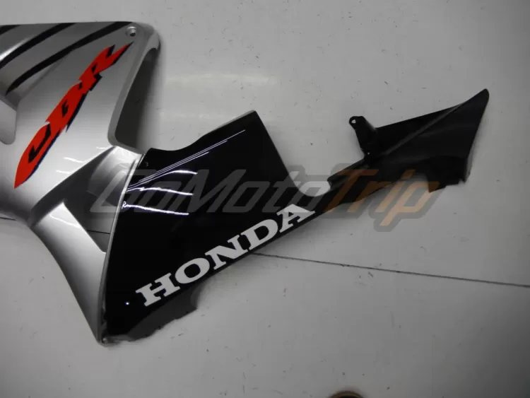2005-2006-Honda-CBR600RR-Black-Silver-Fairing-20