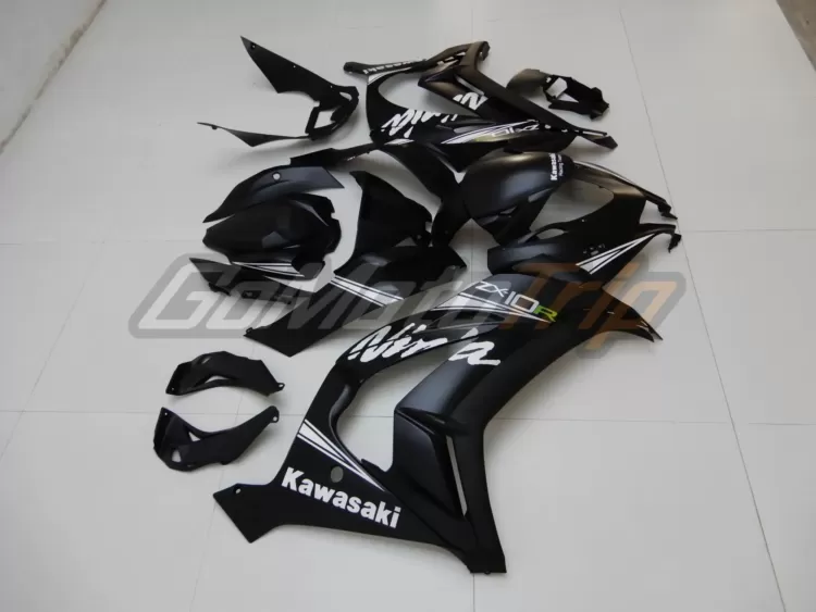 2017-Kawasaki-Ninja-ZX-10R-Black-Fairing-5
