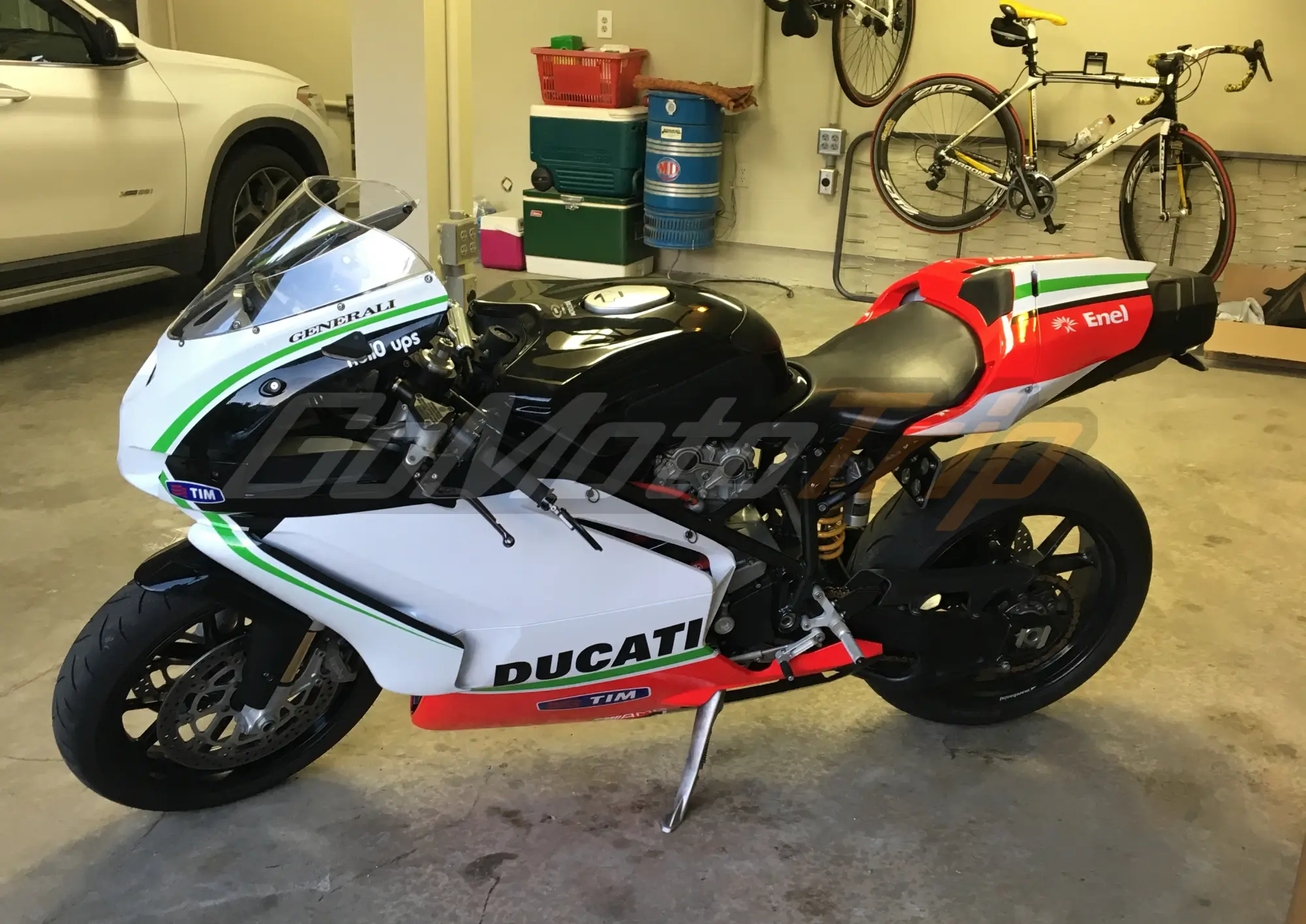 Rider-Review-Sam-Ducati-749-999-GP-12-Fairing-1