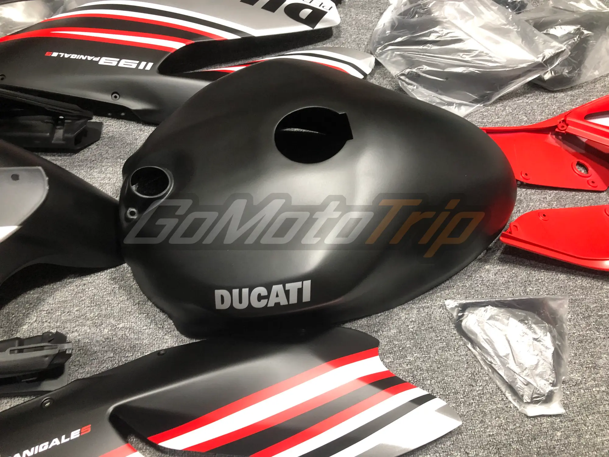 Ducati-1199-S-PANIGALE-Titisan-Superbike-Concept-Fairing-4