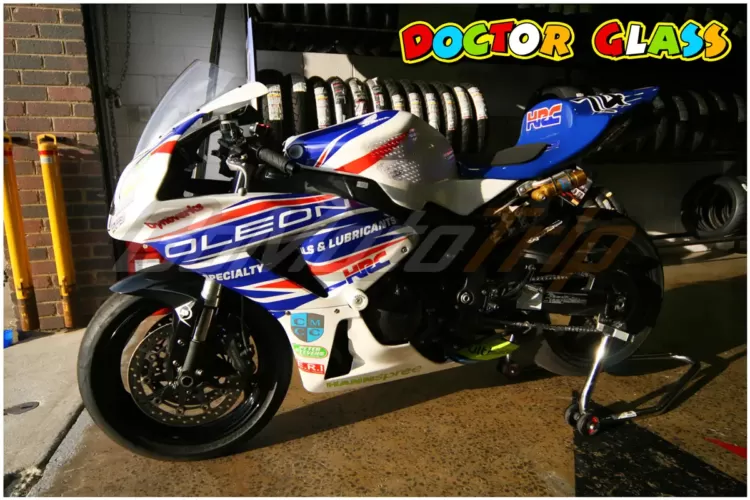Honda-CBR1000RR-2006-2007-Race-Bodywork-On-Bike-6