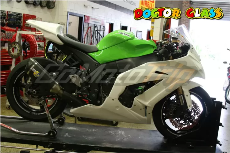 Kawasaki-Ninja-ZX-10R-2011-2015-Race-Bodywork-On-Bike-5_5