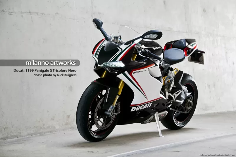 Ducati-848-EVO-Black-Tricolore