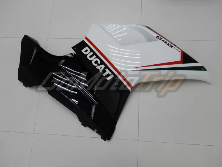 Ducati-848-EVO-Black-Tricolore-Fairing-7