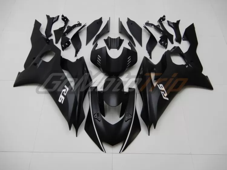 2017-Yamaha-YZF‑R6-Black-Fairing-1