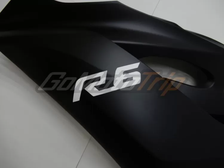 2017-Yamaha-YZF‑R6-Black-Fairing-10