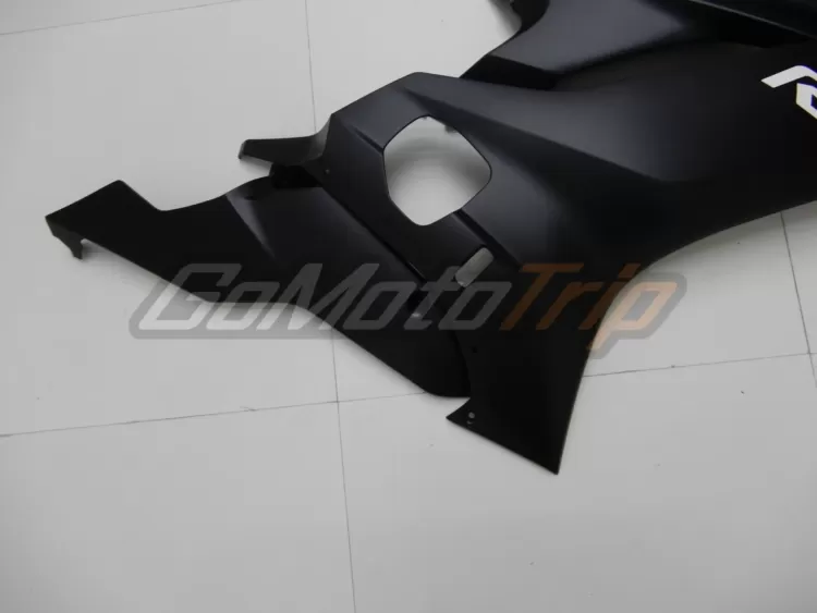 2017-Yamaha-YZF‑R6-Black-Fairing-13
