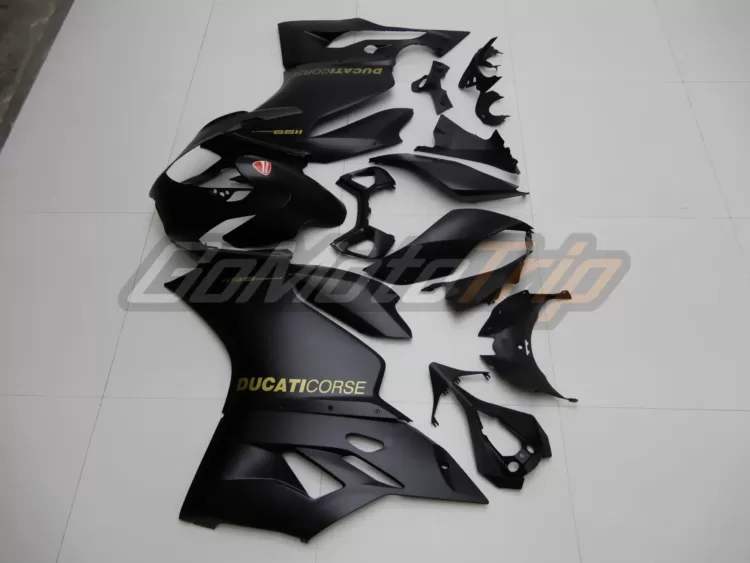 Ducati-1199-PANIGALE-Black-Fairing-3