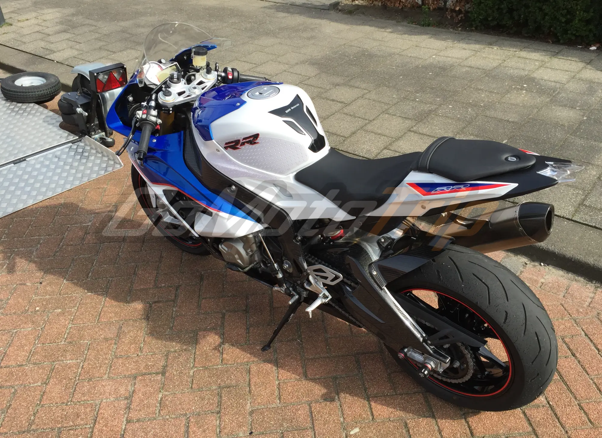 Rider-Review-64155-BMW-S1000RR-Blue-White-Fairing-3