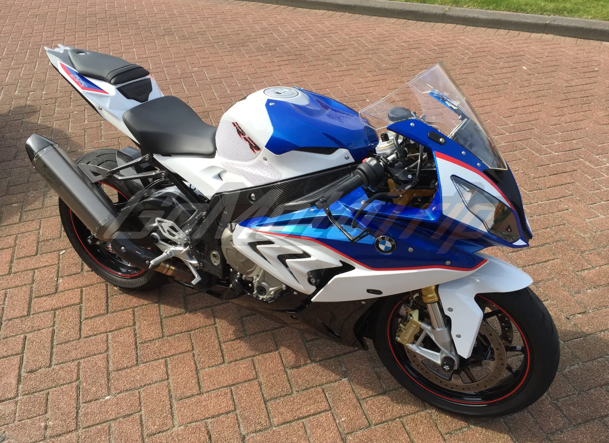 Rider-Review-64155-BMW-S1000RR-Blue-White-Fairing-4